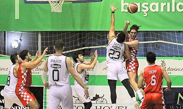 Akhisarlı devler evinde farklı yenildi