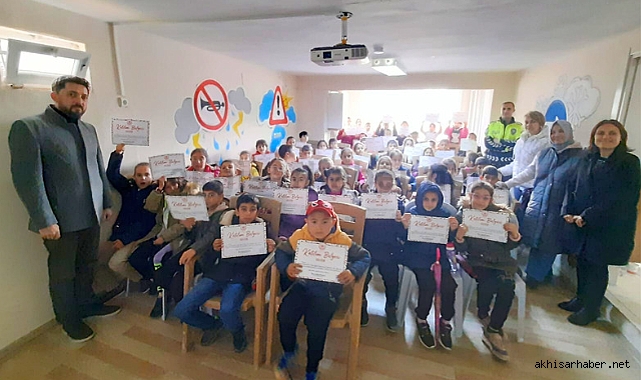 Akselendi Mimar Sinan Ahmet Özkan İlkokulu öğrencileri bisiklet parkında