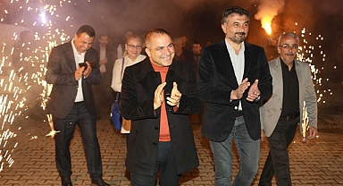 Ali Uçak Sarıgöl'de meşale ve sloganlarla karşılandı