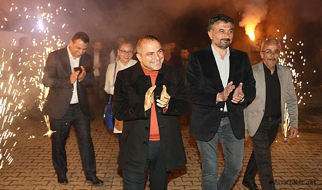 Ali Uçak Sarıgöl'de meşale ve sloganlarla karşılandı