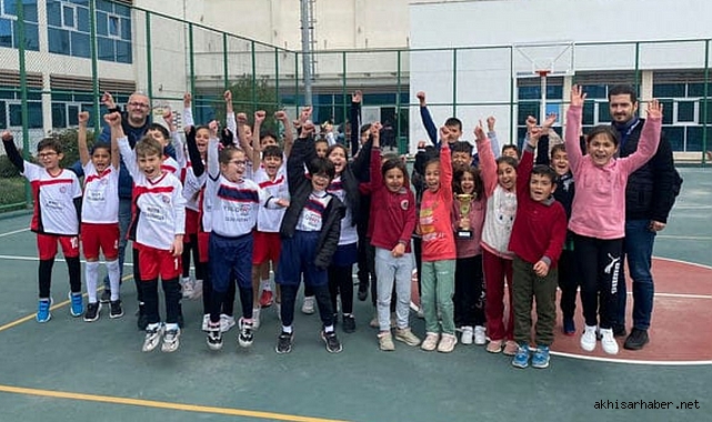 Geleneksel çocuk oyunları Akhisar' da düzenlendi