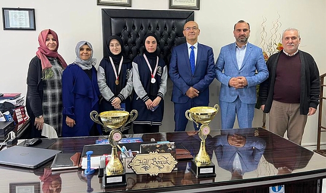 Şiir okuma il birincisi ve dereceye giren okullardan Oktay'a ziyaret