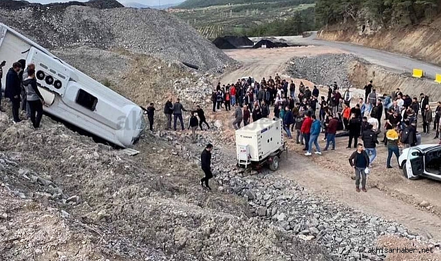 Soma’da maden işçilerini taşıyan midibüs kaza yaptı