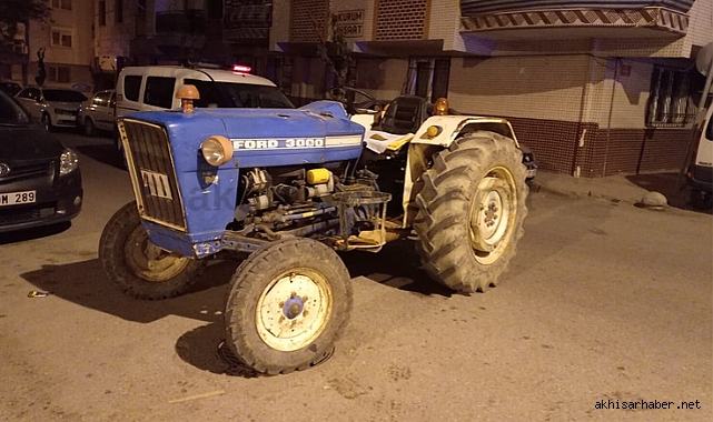 Yaşları küçük 3 çocuk traktörü çalarken yakalandı