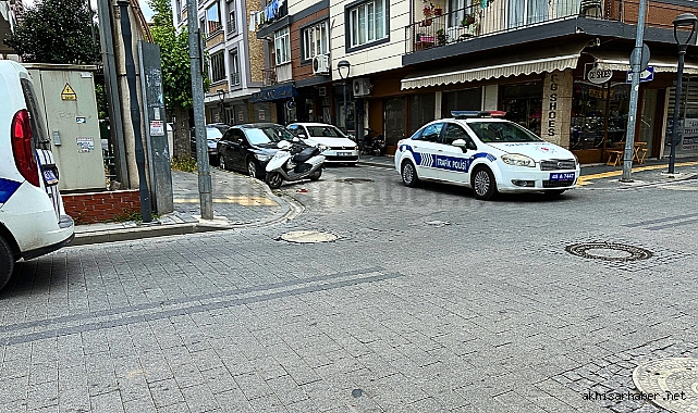 Akhisar'da 1 sokak üzerindeki kaza bu defa ucuz atlatıldı