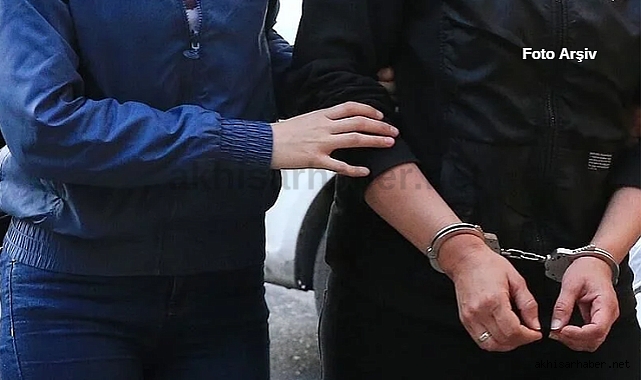 Akhisar'da annesini ve ağabeyini vuran kardeş teslim oldu