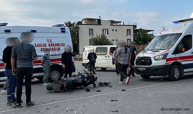 Akhisar’da otomobil ile motosiklet çarpıştı 2 kişi yaralandı