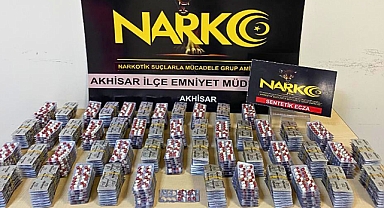 Akhisar girişinde durduruldu! 5608 sentetik ecza hap ele geçirildi