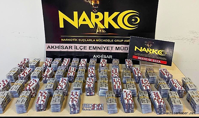 Akhisar girişinde durduruldu! 5608 sentetik ecza hap ele geçirildi