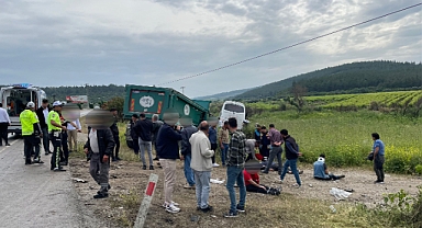 Akhisar-Saruhanlı arası zincirleme trafik kazasında 12 kişi yaralandı