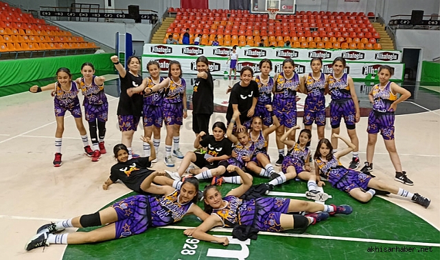 Akhisargücü perileri Turgutlu'yu 60-21 yendi