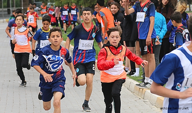 Akhisarlı gençler, Atatürk için koştu