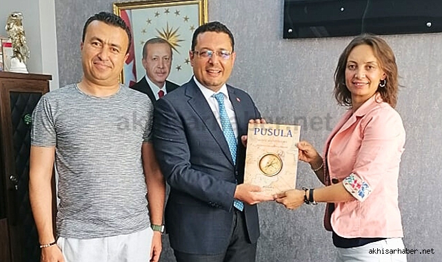 Akhisarlı öğrenciler Pusula isminde dergi çıkardı