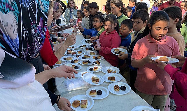 Asrın felaketine Akhisar'daki okullardan büyük destek