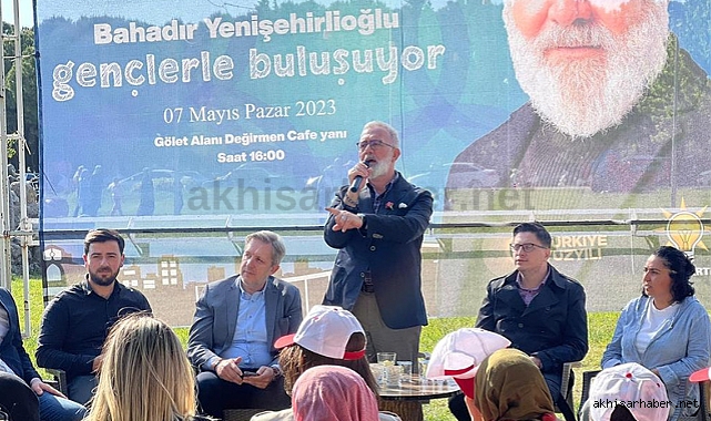 Bahadır Yenişehirlioğlu Akhisar'da gençlerle buluştu