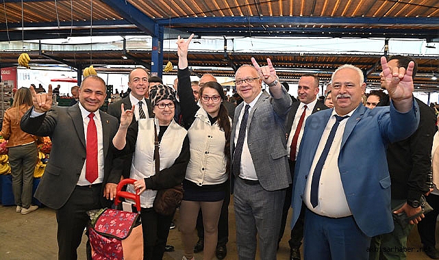 Başkan Ergün ve Ali Uçak Akhisar'da pazar esnafıyla buluştu