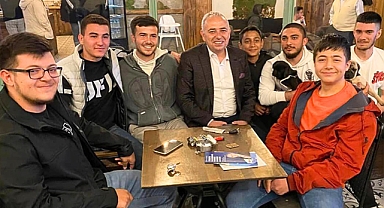 CHP Adayı Bakırlıoğlu, Akhisar'da gençleri dinledi