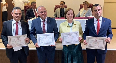 CHP Manisa Milletvekilleri mazbatalarını aldı