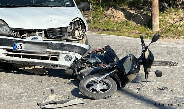 Elektrikli bisiklet ile otomobil çarpıştı 2 kişi yaralandı