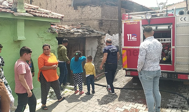 Kırkağaç'da metruk binada çıkan yangın söndürüldü