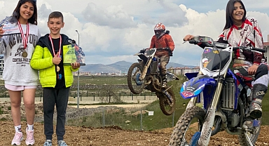 Motokrosçu Beyza Tohum Akhisar'da hazırlandı Afyon'da kürsüye çıktı