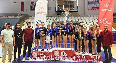 Ticaret Borsası 6 Eylül İlkokulu Cimnastikte il üçüncüsü oldu
