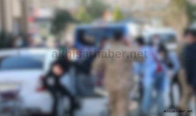 Turgutlu'da çocukların kavgasına aileler de karıştı: 1'i polis 8 yaralı