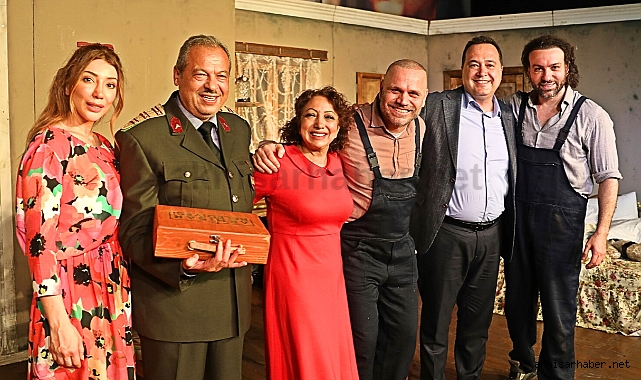 Yasemin Yalçın Tiyatrosu Akhisarlılarla buluştu