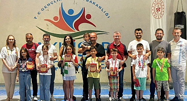 Akhisar Babalar Günü Satranç Turnuvası yapıldı