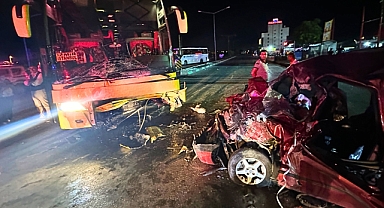 Akhisar'da feci kaza otobüs ile kamyonet çarpıştı