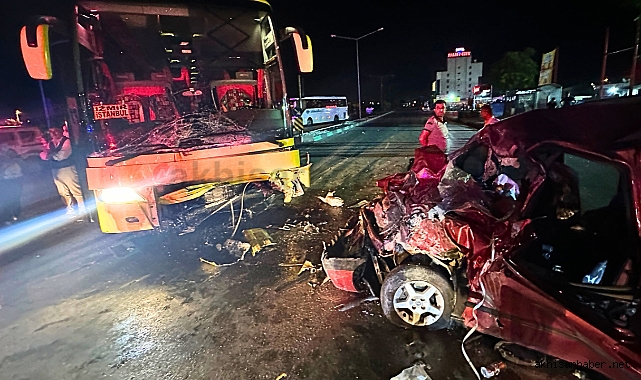 Akhisar'da feci kaza otobüs ile kamyonet çarpıştı