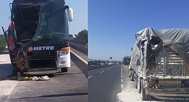 Akhisar'da feci kazada 14 kişi yaralandı