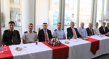 Akhisar'da kurban bayramının birinci günü bayramlaşma programı düzenlendi