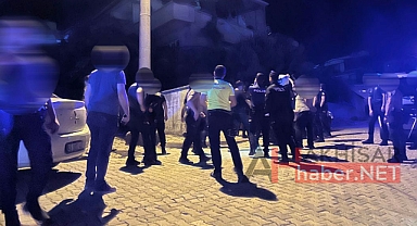 Akhisar'da silahlı çatışmada 1'i polis 2 kişi yaralandı