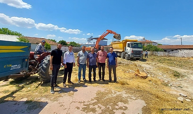 Akhisar'da yeni yapılacak ilkokul için ilk kazma vuruldu