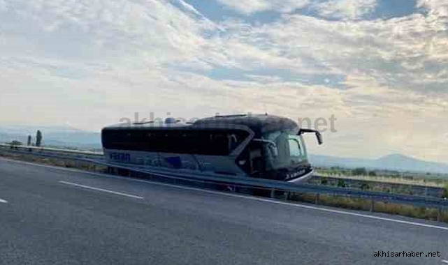 Akhisar-Kırkağaç arasında otobüs bariyerlere çarptı muavin öldü