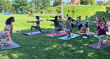Akhisarlı kadınlar güne yoga ile başladı