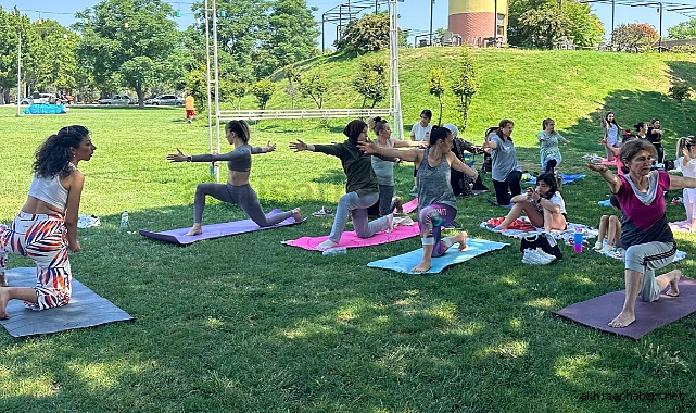 Akhisarlı kadınlar güne yoga ile başladı
