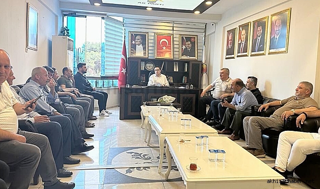 Muhtarlardan AK Parti Akhisar İlçe Teşkilatına tebrik ziyareti