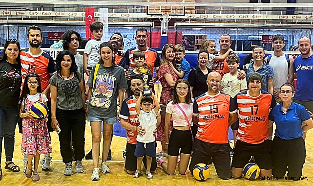 Şampiyon Akhisar'ın öğretmenleri oldu