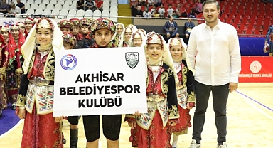Thyateira Halk Dansları Topluluğu il birincisi oldu