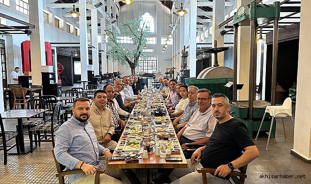 AK Parti, Basın bayramında gazetecilerle buluştu