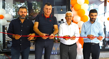 Akhisar'a Lezzetli Bir Tavuk Durağı: Beyaz Et Hizmete Açıldı