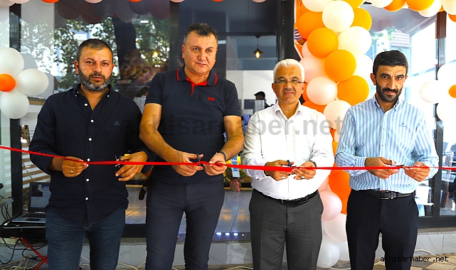 Akhisar'a Lezzetli Bir Tavuk Durağı: Beyaz Et Hizmete Açıldı