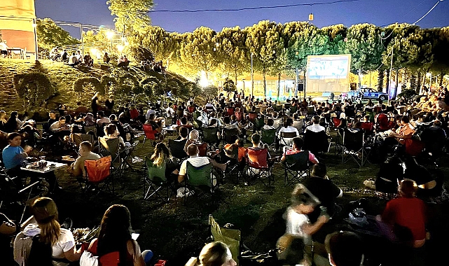 Akhisar Belediyesi Açık Hava Sineması Başladı