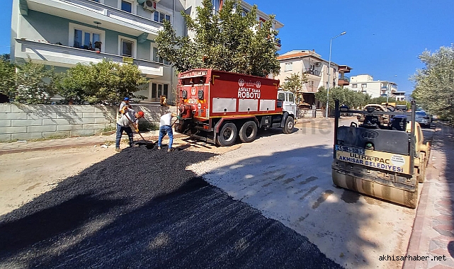 Akhisar Belediyesi yol çalışmalarına hız kesmeden devam ediyor