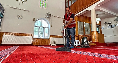 Akhisar Belediyesinden ibadethanelere temizlik çalışması