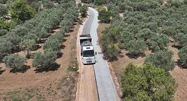 Akhisar Belediyesi kırsal bölgelerde asfalt çalışmalarına devam ediyor