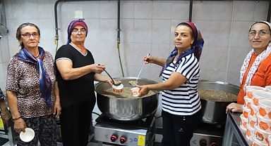 Akhisar Cemevi'nde aşure etkinliği