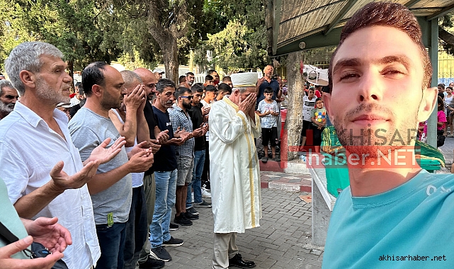 Akhisar’da çocuk parkında öldürülen genç son yolculuğuna uğurlandı